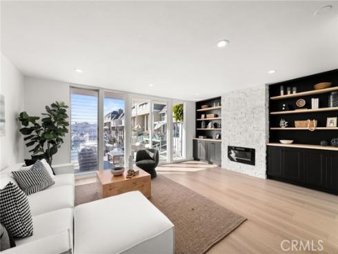 16435 Harbour 13 Lane, Huntington Beach, CA
