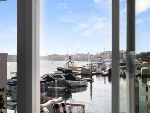 16435 Harbour 13 Lane, Huntington Beach, CA