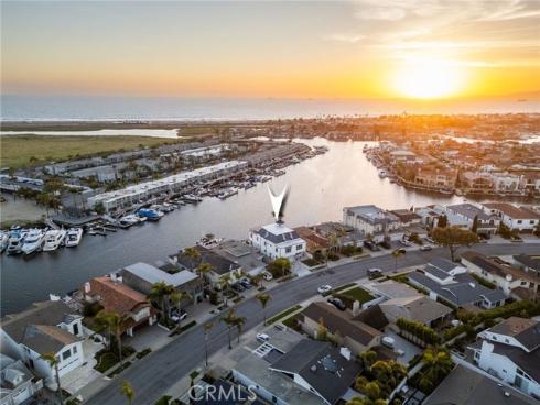 17007 Edgewater Lane, Huntington Beach, CA