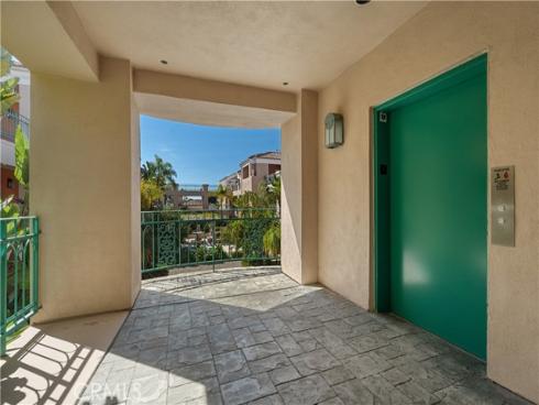 5142 Warner Ave 209 , Huntington Beach, CA