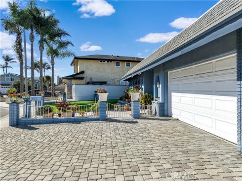 8131  Wenlock   Circle, Huntington Beach, CA