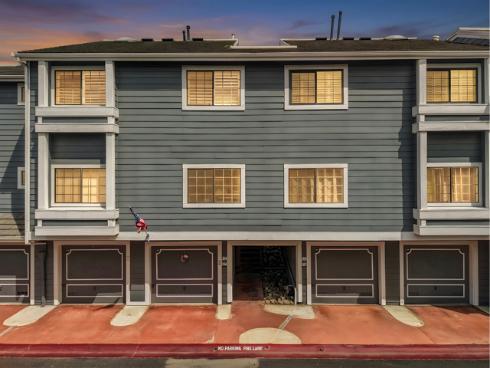 8171 Racepoint 104 Drive, Huntington Beach, CA