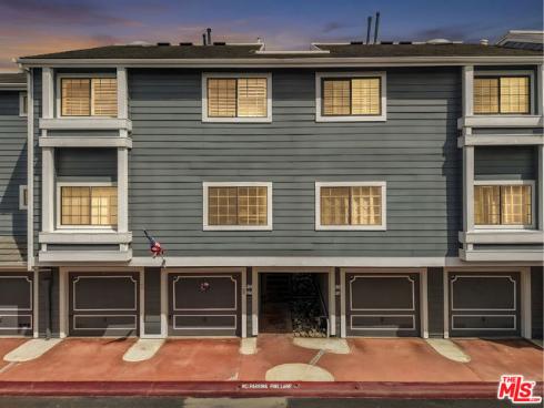 8171 Racepoint 104 Drive, Huntington Beach, CA