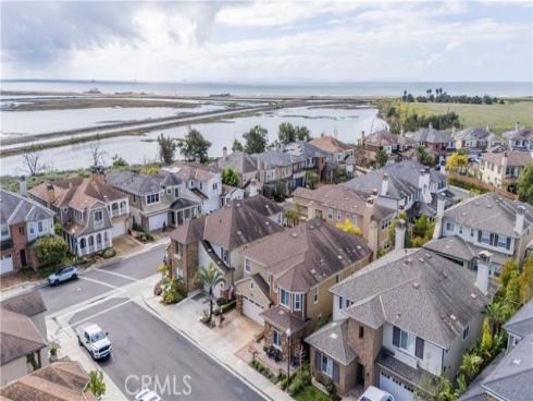 17491 Oakbluffs Lane , Huntington Beach, CA