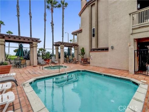 1400 Pacific Coast 305 , Huntington Beach, CA