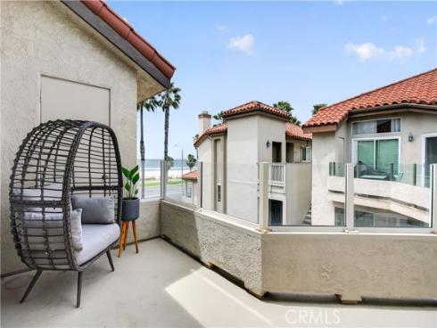 1400 Pacific Coast 305 , Huntington Beach, CA
