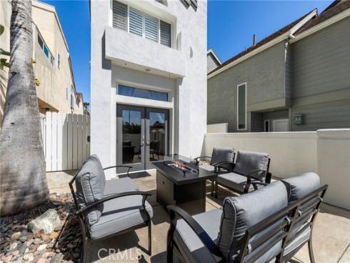1014 England Street, Huntington Beach, CA