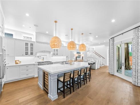 817  Main   Street, Huntington Beach, CA
