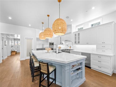 817  Main   Street, Huntington Beach, CA