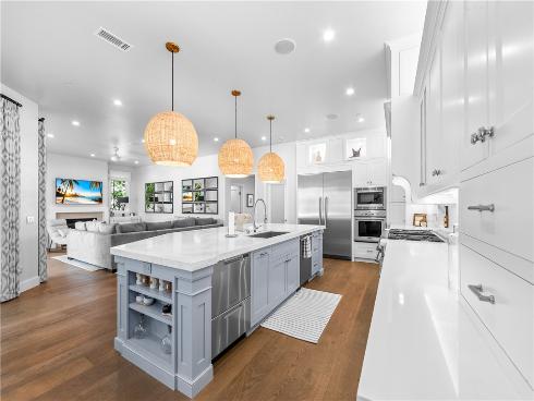 817  Main   Street, Huntington Beach, CA