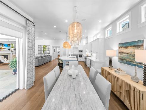 817  Main   Street, Huntington Beach, CA