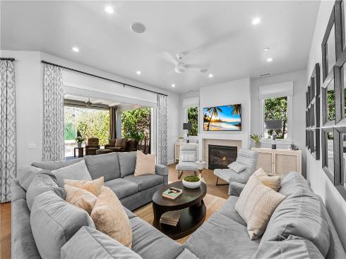 817  Main   Street, Huntington Beach, CA