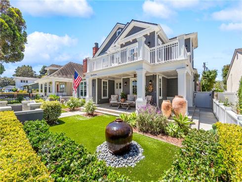817  Main   Street, Huntington Beach, CA