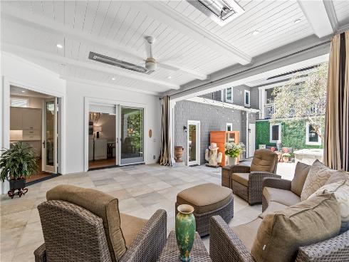 817  Main   Street, Huntington Beach, CA