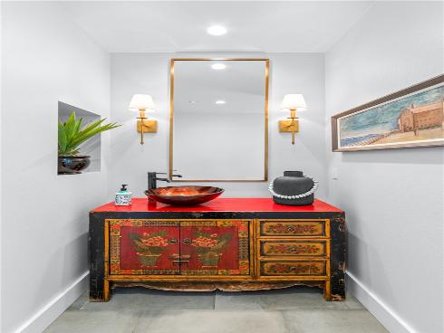 817  Main   Street, Huntington Beach, CA