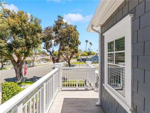 817  Main   Street, Huntington Beach, CA