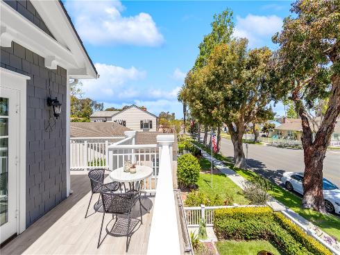817  Main   Street, Huntington Beach, CA