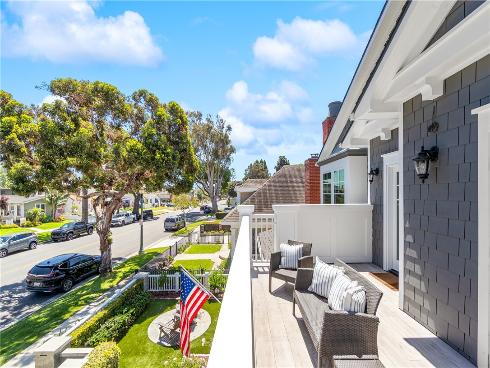 817  Main   Street, Huntington Beach, CA