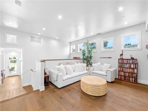 817  Main   Street, Huntington Beach, CA
