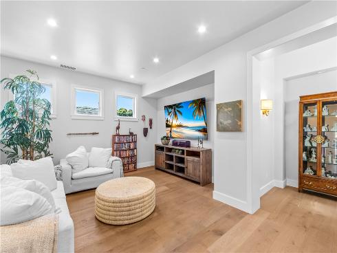 817  Main   Street, Huntington Beach, CA