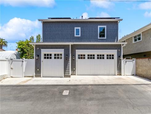 817  Main   Street, Huntington Beach, CA