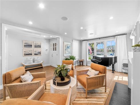 817  Main   Street, Huntington Beach, CA