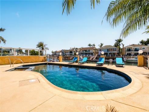 16181 Santa Barbara Lane, Huntington Beach, CA