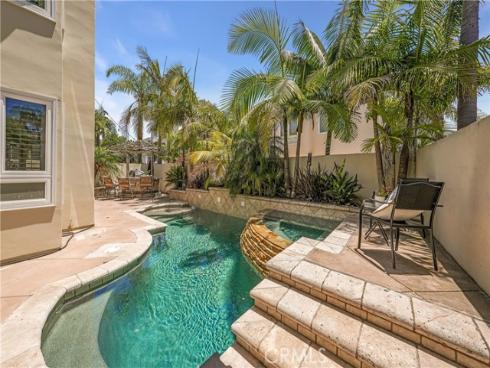 19076  Stonehurst  , Huntington Beach, CA