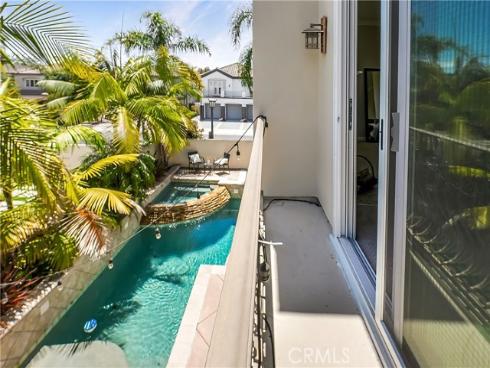 19076  Stonehurst  , Huntington Beach, CA