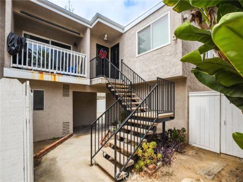 205  13th  D  Street, Huntington Beach, CA