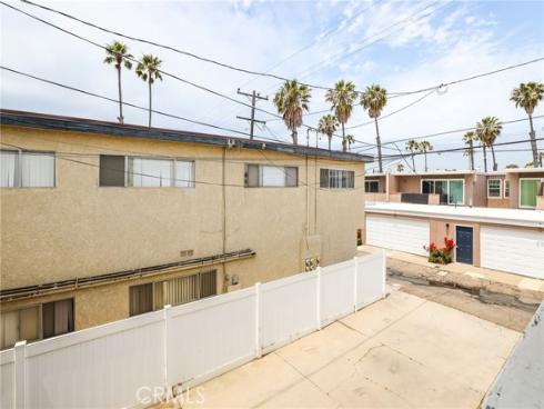 205  13th  D  Street, Huntington Beach, CA