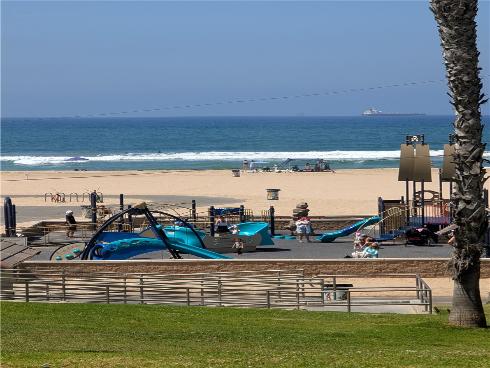 205  13th  D  Street, Huntington Beach, CA