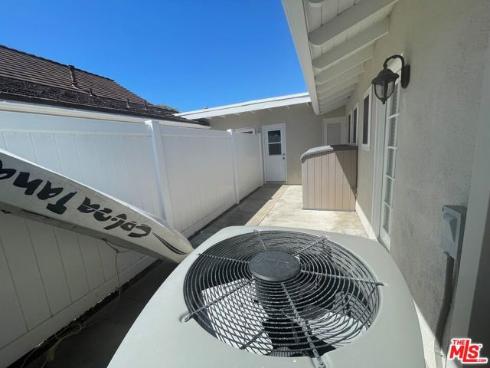 16962 Agate Circle, Huntington Beach, CA