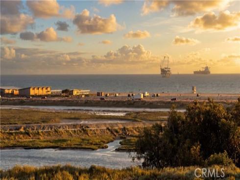 4682  Oceanridge  , Huntington Beach, CA