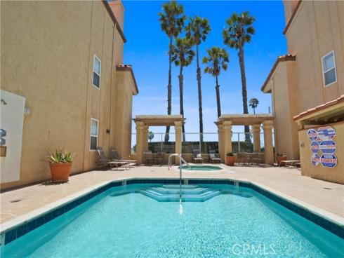 2000 Pacific Coast Hwy 308 , Huntington Beach, CA