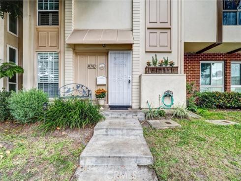 9742 Villa Pacific