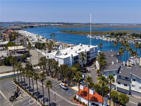 16255 Pacific 203 Circle, Huntington Beach, CA