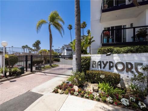 16255  Pacific  203  Circle, Huntington Beach, CA