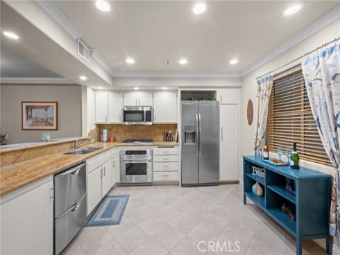 200 Pacific Coast M-9 , Huntington Beach, CA