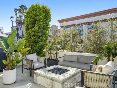 306  3rd   Street, Huntington Beach, CA