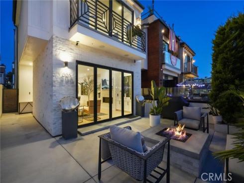 306  3rd   Street, Huntington Beach, CA