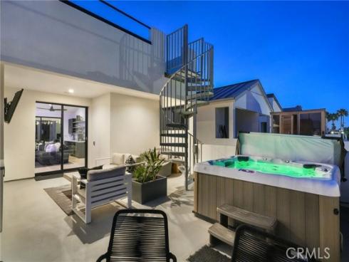 306  3rd   Street, Huntington Beach, CA