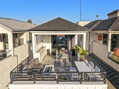 306  3rd   Street, Huntington Beach, CA
