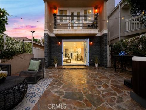 215 Knoxville Avenue, Huntington Beach, CA