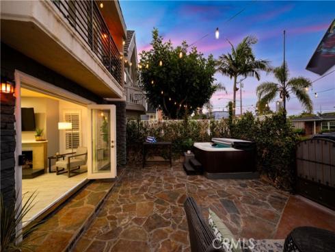 215 Knoxville Avenue, Huntington Beach, CA