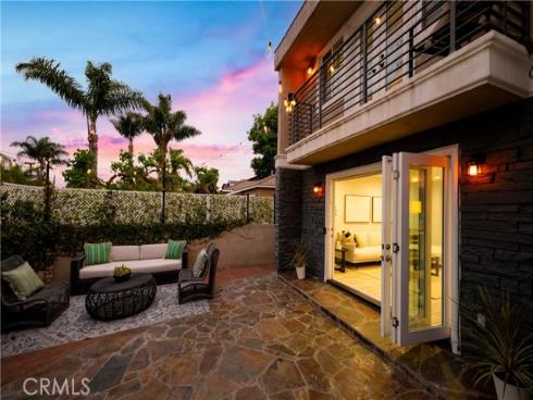 215 Knoxville Avenue, Huntington Beach, CA