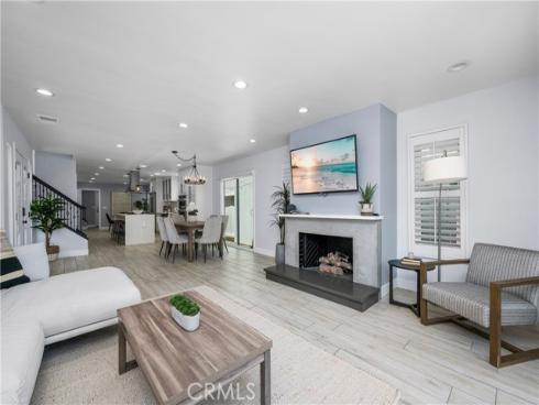 215 Knoxville Avenue, Huntington Beach, CA