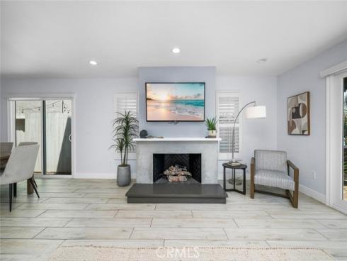 215 Knoxville Avenue, Huntington Beach, CA