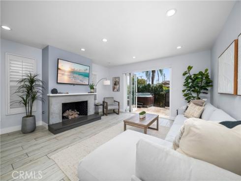 215 Knoxville Avenue, Huntington Beach, CA