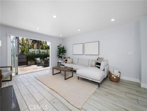 215 Knoxville Avenue, Huntington Beach, CA